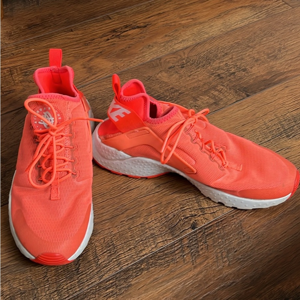 Nike Women’s Orange/coral Lightweight Knit Running Shoes